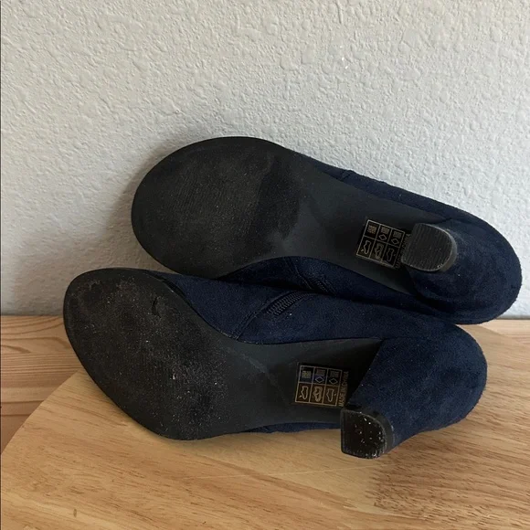 Journee Collection Womens Sanzi Kitten Heel Booties 6 navy - Picture 5 of 5